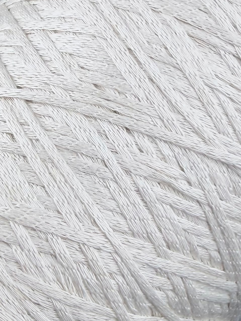 Art. Shine – 100 % Seide col. Perlweiss 250 m / 100 g
